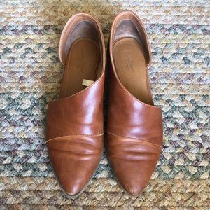 Universal Thread size 7 d’orsay pointed toe flats cut out